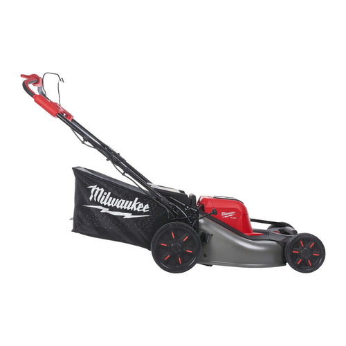 M18 FUEL™ Akku-Rasenmäher mit 53 cm Schnittbreite und zwei Akku-Steckplätzen